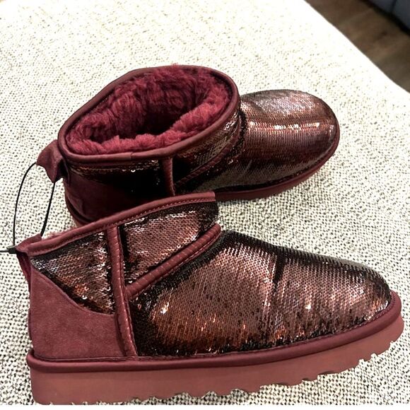 UGG Classic Ultra Mini Mirror Ball- BRAND NEW - Picture 1 of 15